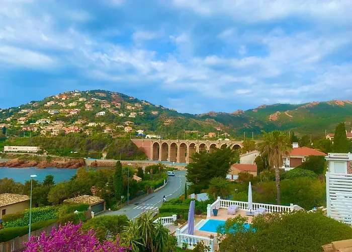 La Belle Vue-Charming Duplex Apartment With Sea View, 50 Meters From Beach And Private Parking