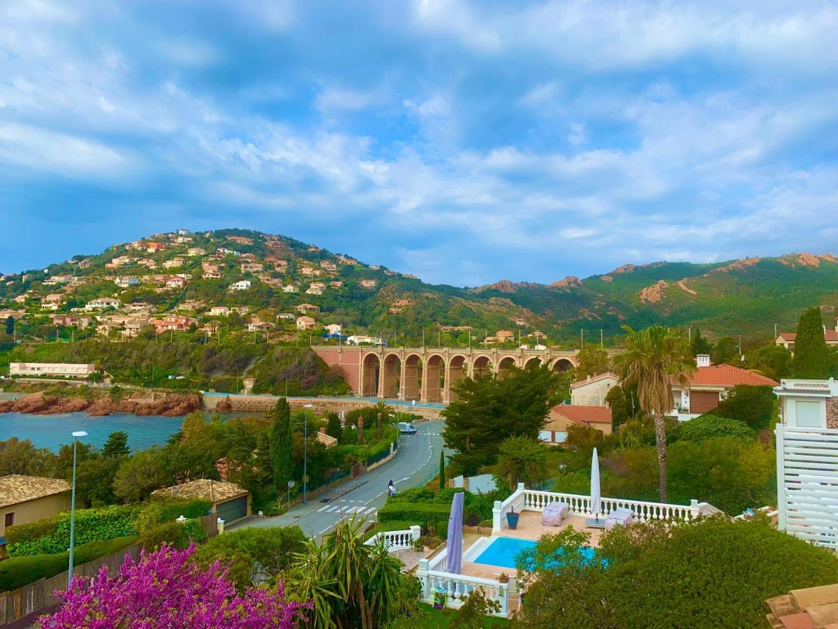 Apartment La Belle Vue-charming Duplex With Sea View, 50 Meters From And Private Parking Saint-Raphaël